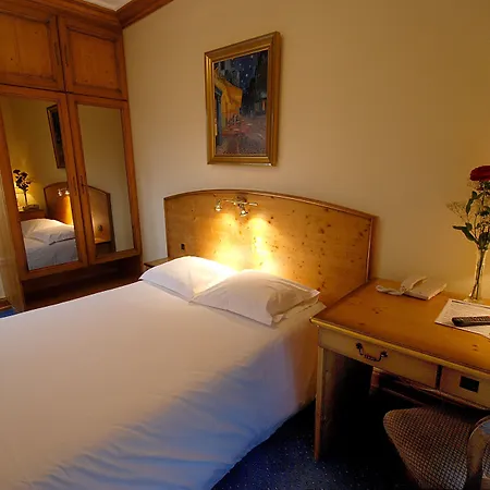 Au Nid De Cigognes ホテル 3*