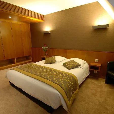 ホテル Au Nid De Cigognes 3*