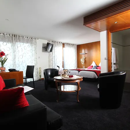 ホテル Au Nid De Cigognes 3*