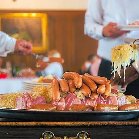 Hotel Au Nid De Cigognes 3*